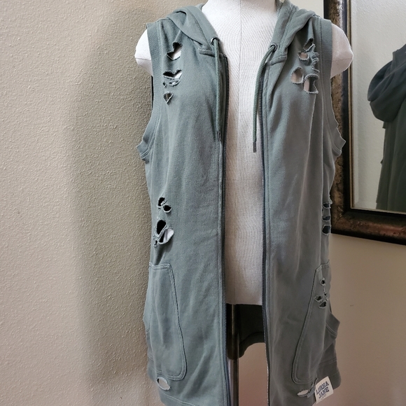 Uniquely Lorna Jane Distressed Sleeveless Vest - Picture 10 of 14